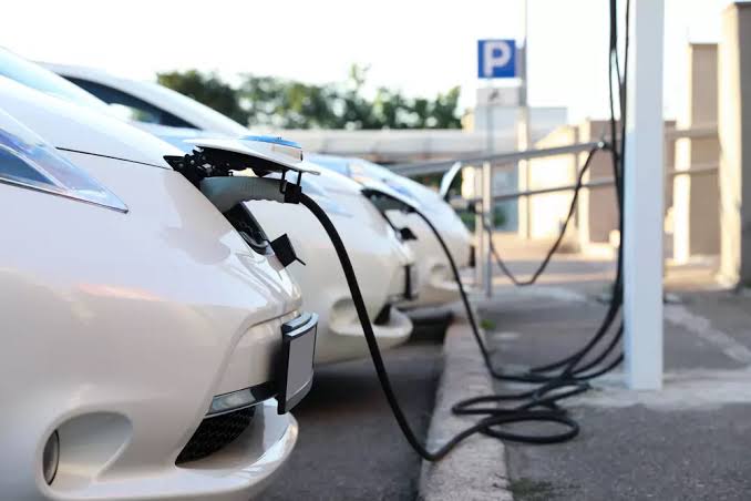 Eletrificação de Frotas e Infraestrutura para Veículos Elétricos: Como Empresas, Indústrias e Condomínios Devem se Preparar