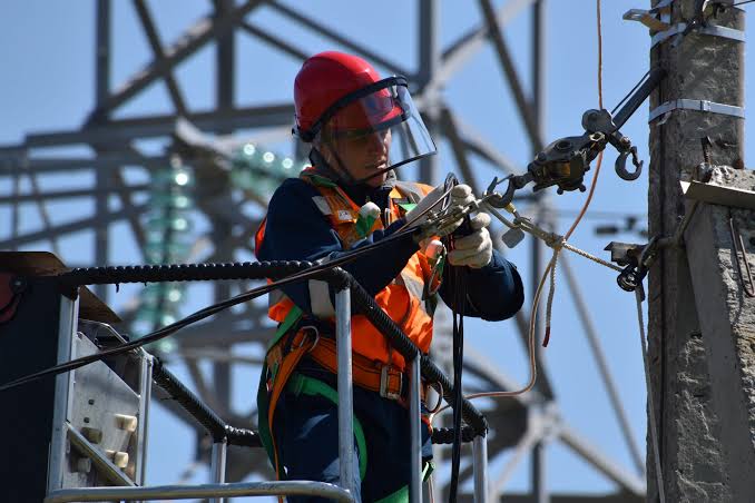 Eletricista Industrial em Londrina: Engenharia Elétrica Especializada para Indústrias e Grandes Empreendimentos